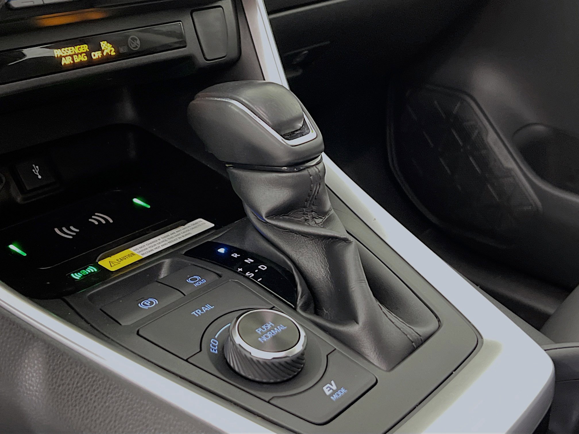 Used 2022 Toyota RAV4 XLE Premium image 24