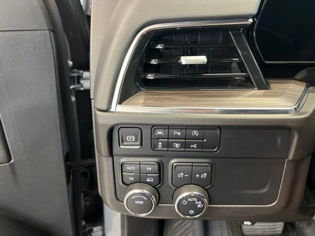 Used 2025 Chevrolet Suburban LT AWD/4WD image 13