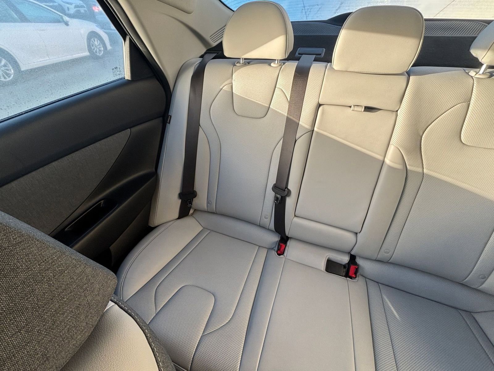 Used 2025 Hyundai Elantra Limited image 40