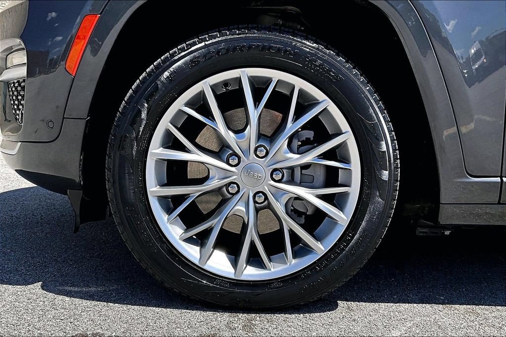 Used 2022 Jeep Grand Cherokee Summit w/ Advanced Protech Group IV AWD/4WD image 9
