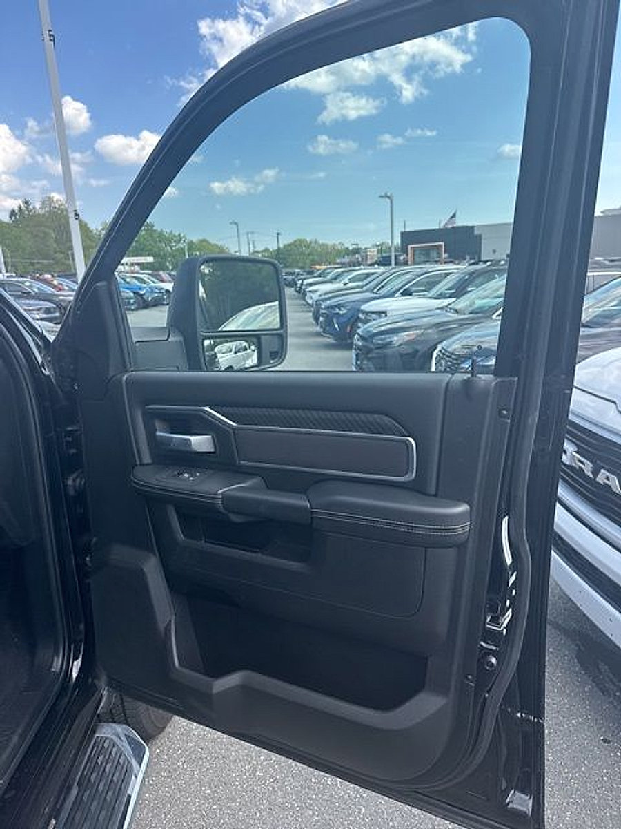 Used 2025 RAM 2500 Big Horn AWD/4WD image 16