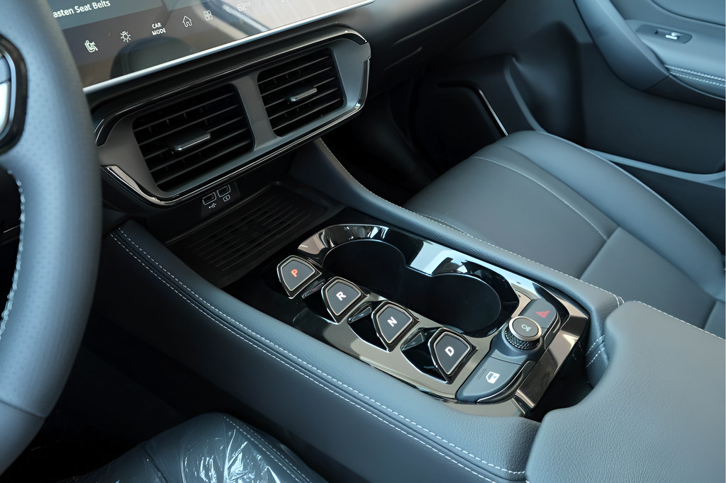 New 2025 VinFast VF 8 Eco AWD/4WD image 16