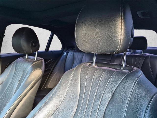 Used 2017 Mercedes-Benz E 300 4MATIC image 4
