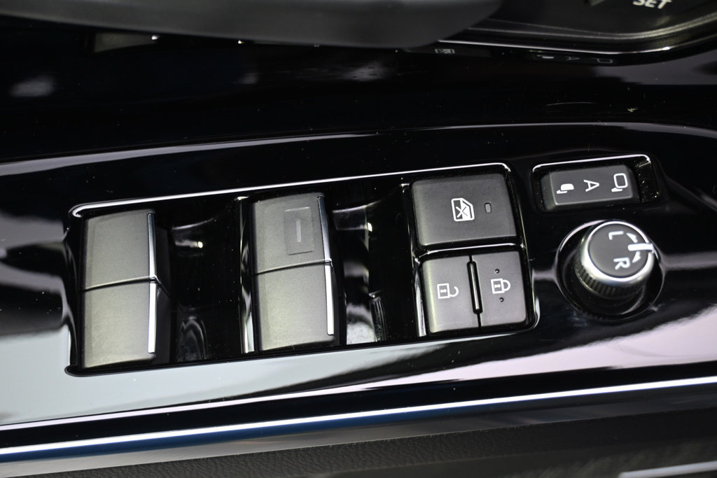 Certified 2023 Subaru Solterra AWD image 23