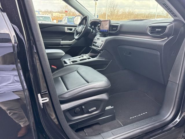 Used 2023 Ford Explorer XLT w/ Equipment Group 202A image 32