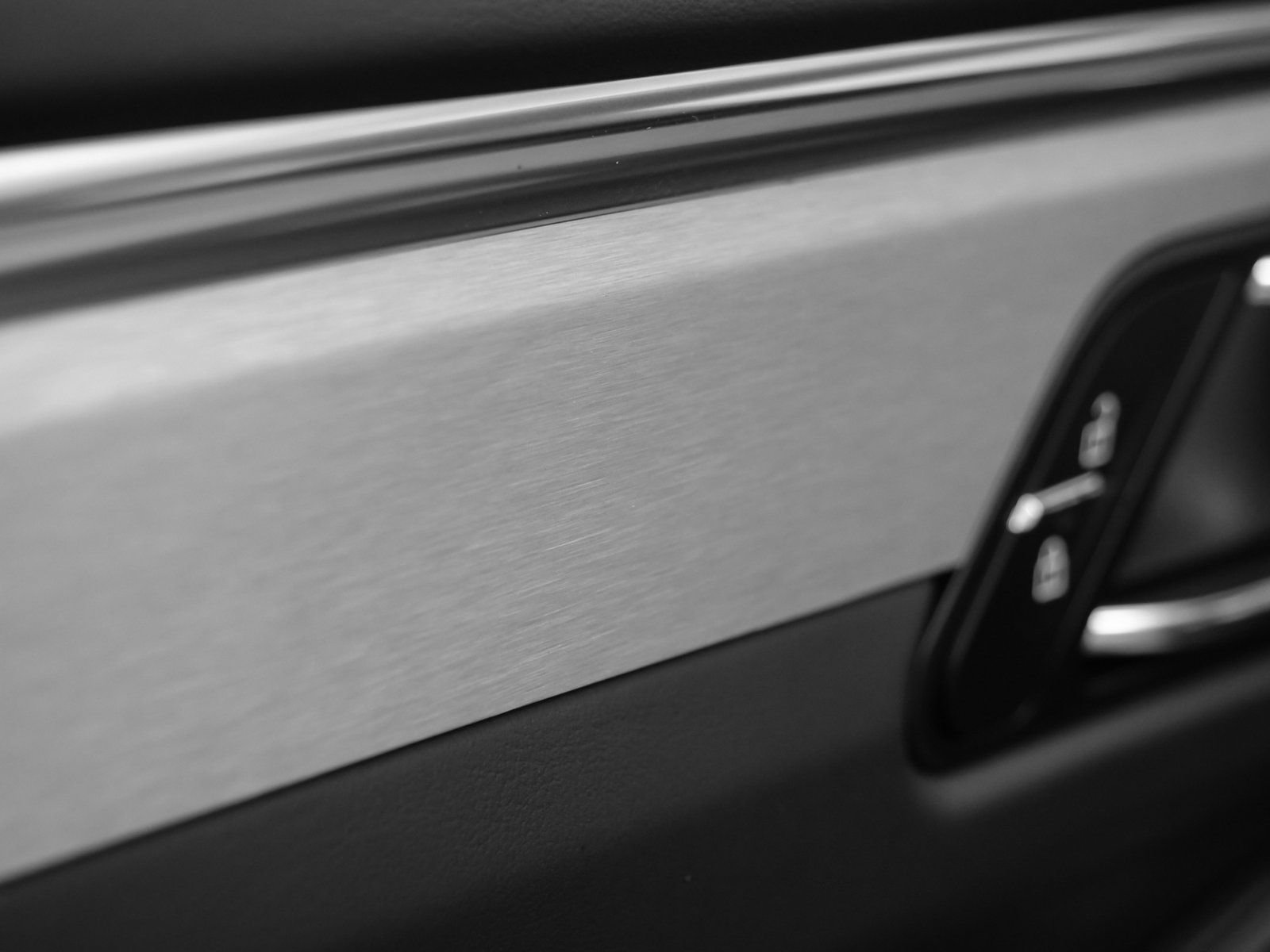 Certified 2025 Porsche Macan image 48