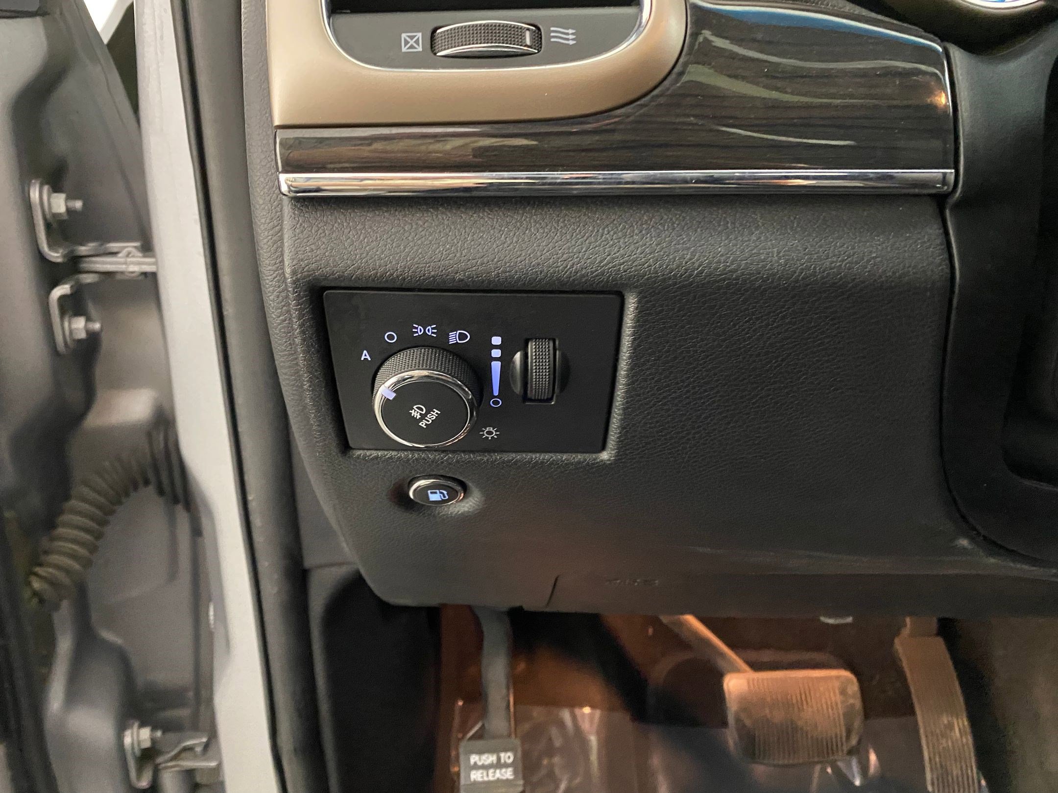 Used 2015 Jeep Grand Cherokee Overland image 19