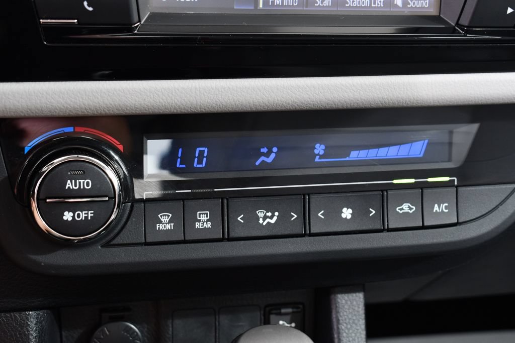 Used 2016 Toyota Corolla LE FWD image 29