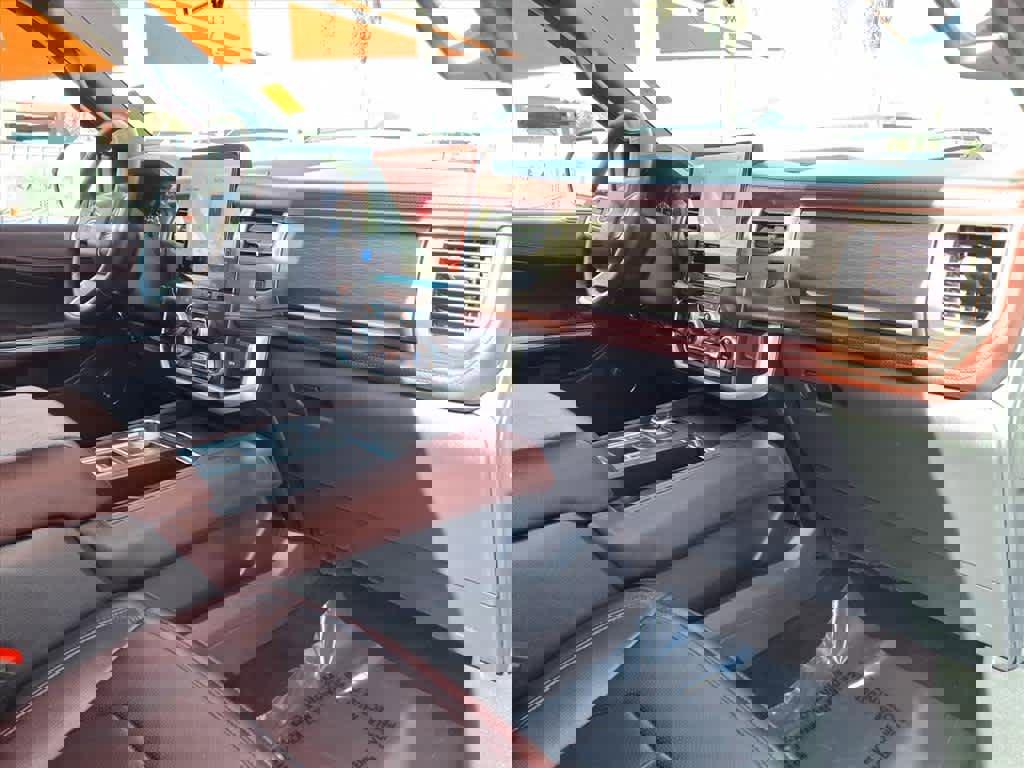 Used 2024 Ford Expedition Limited image 22