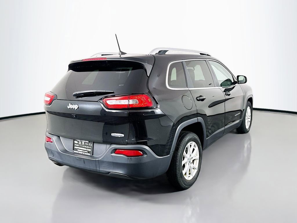 Used 2017 Jeep Cherokee Latitude w/ Cold Weather Group image 7