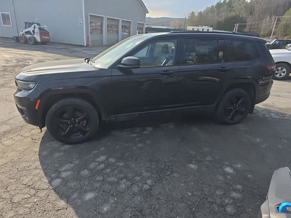 Used 2022 Jeep Grand Cherokee L Limited w/ Black Appearance Package image 10