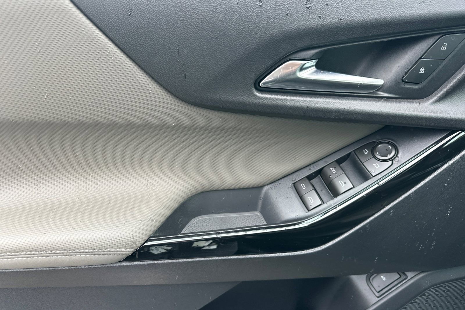 New 2026 Chevrolet Equinox LT w/ Convenience Package II image 11