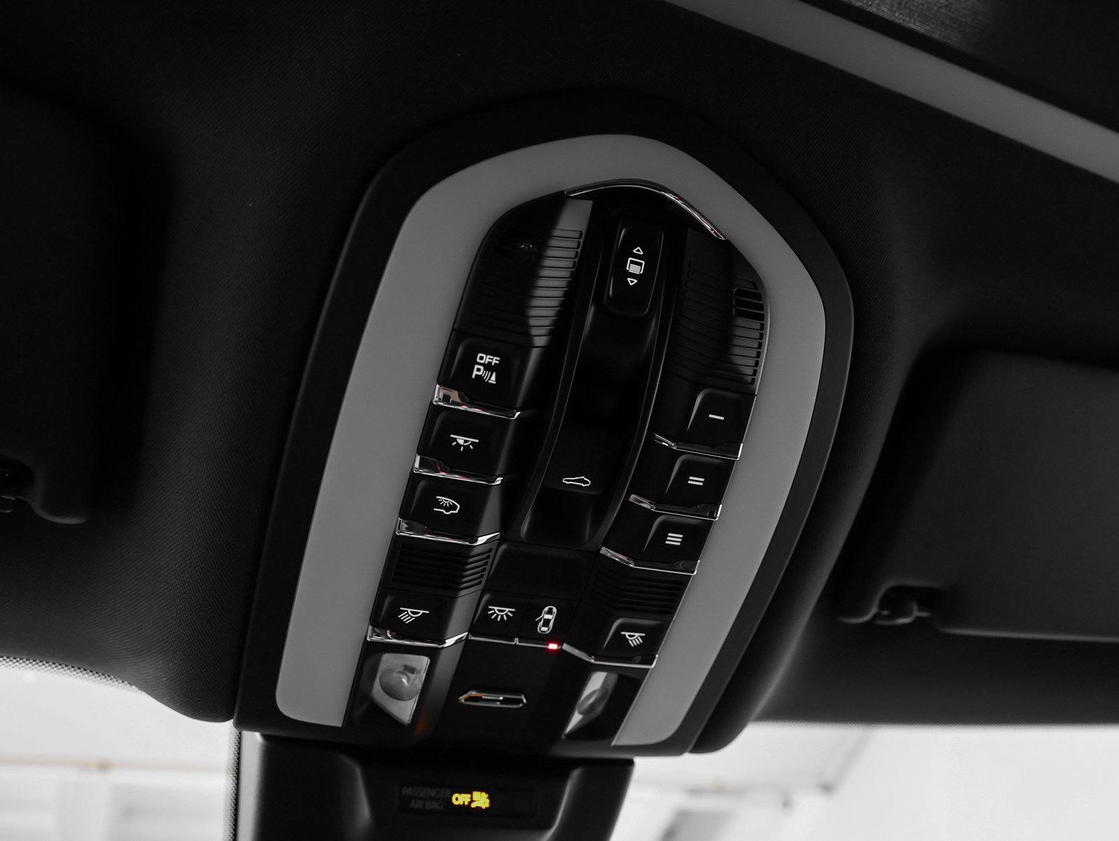 Certified 2025 Porsche Macan image 36