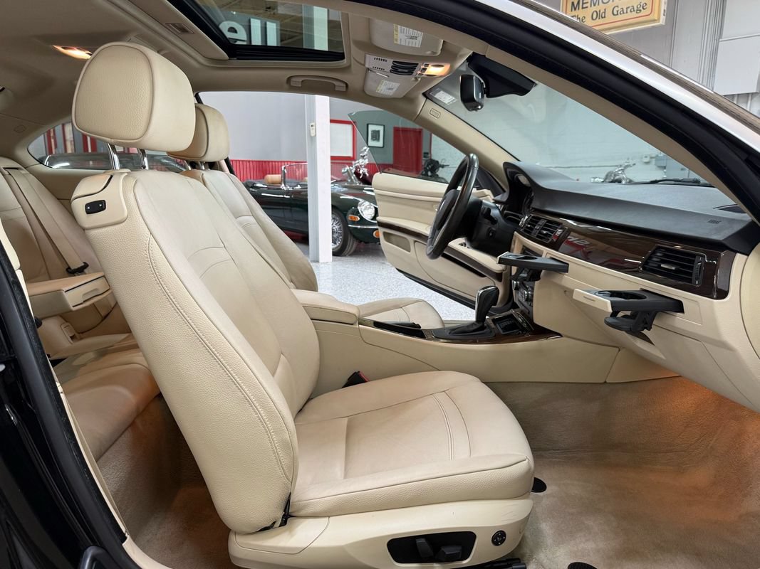 Used 2013 BMW 335i xDrive Coupe AWD/4WD image 17