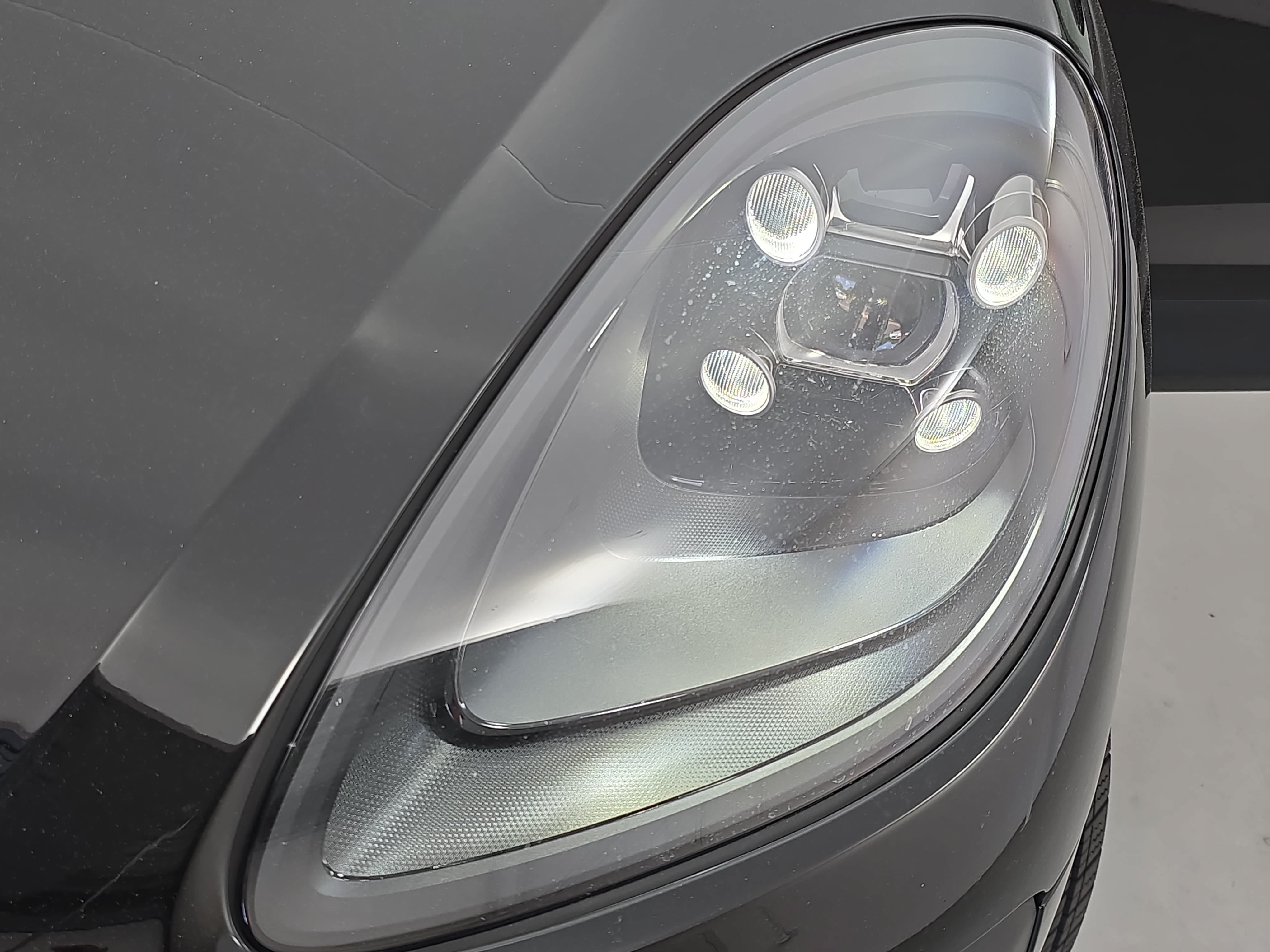 Used 2020 Porsche Macan AWD/4WD image 32