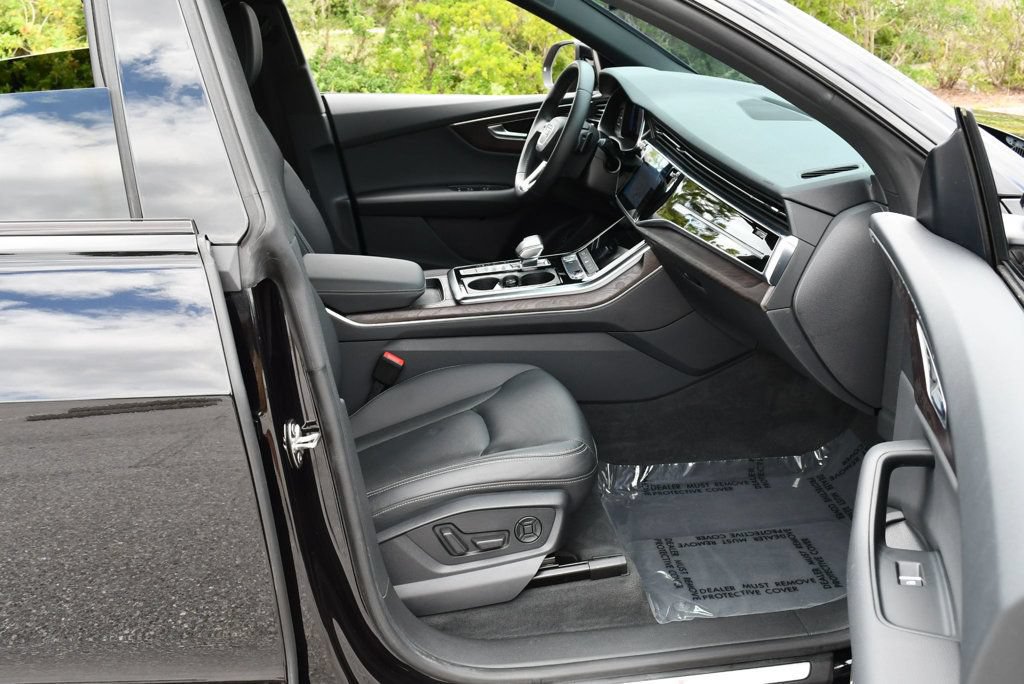 Used 2020 Audi Q8 Premium Plus w/ Premium Plus Package AWD/4WD image 54