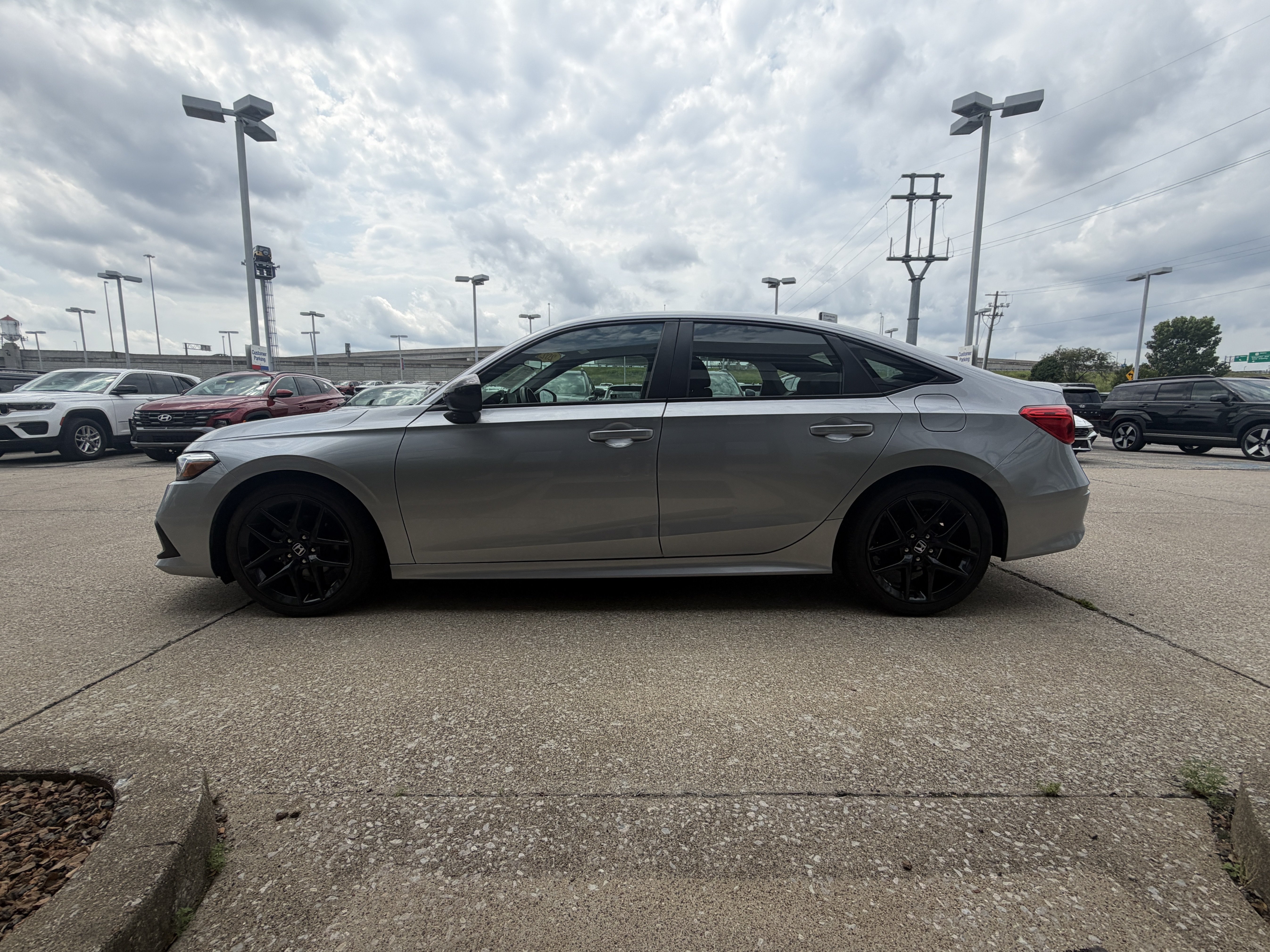Used 2023 Honda Civic Sport image 11