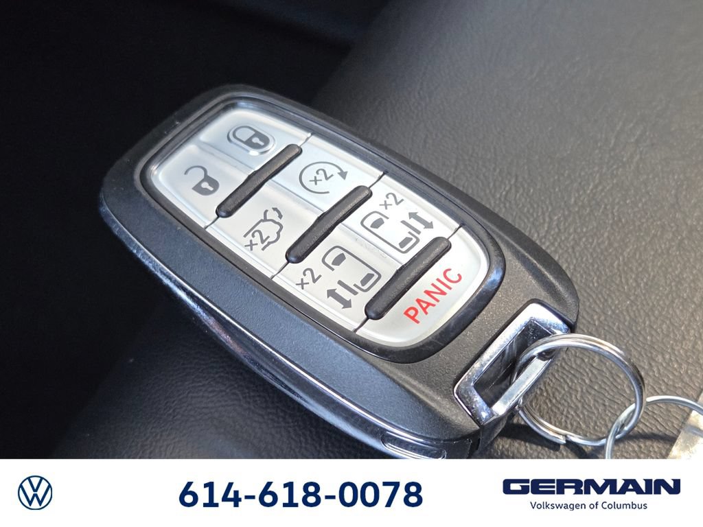 Used 2023 Chrysler Pacifica Touring-L w/ S Appearance Package AWD/4WD image 38
