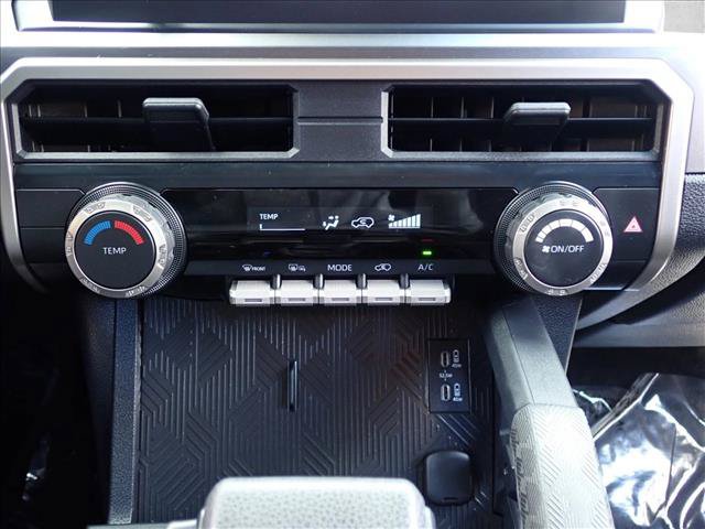 Used 2025 Toyota 4Runner SR5 AWD/4WD image 17