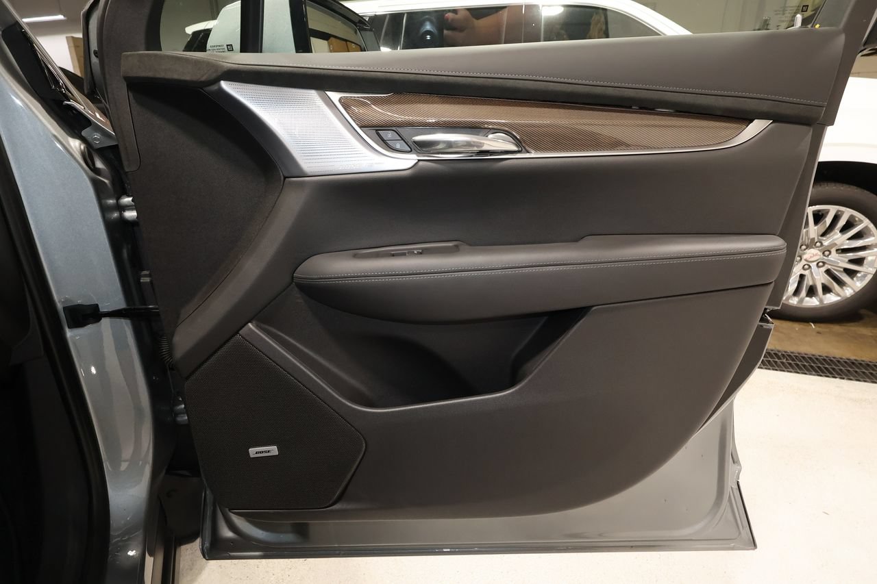 Certified 2025 Cadillac XT6 Sport w/ Platinum Package AWD/4WD image 18