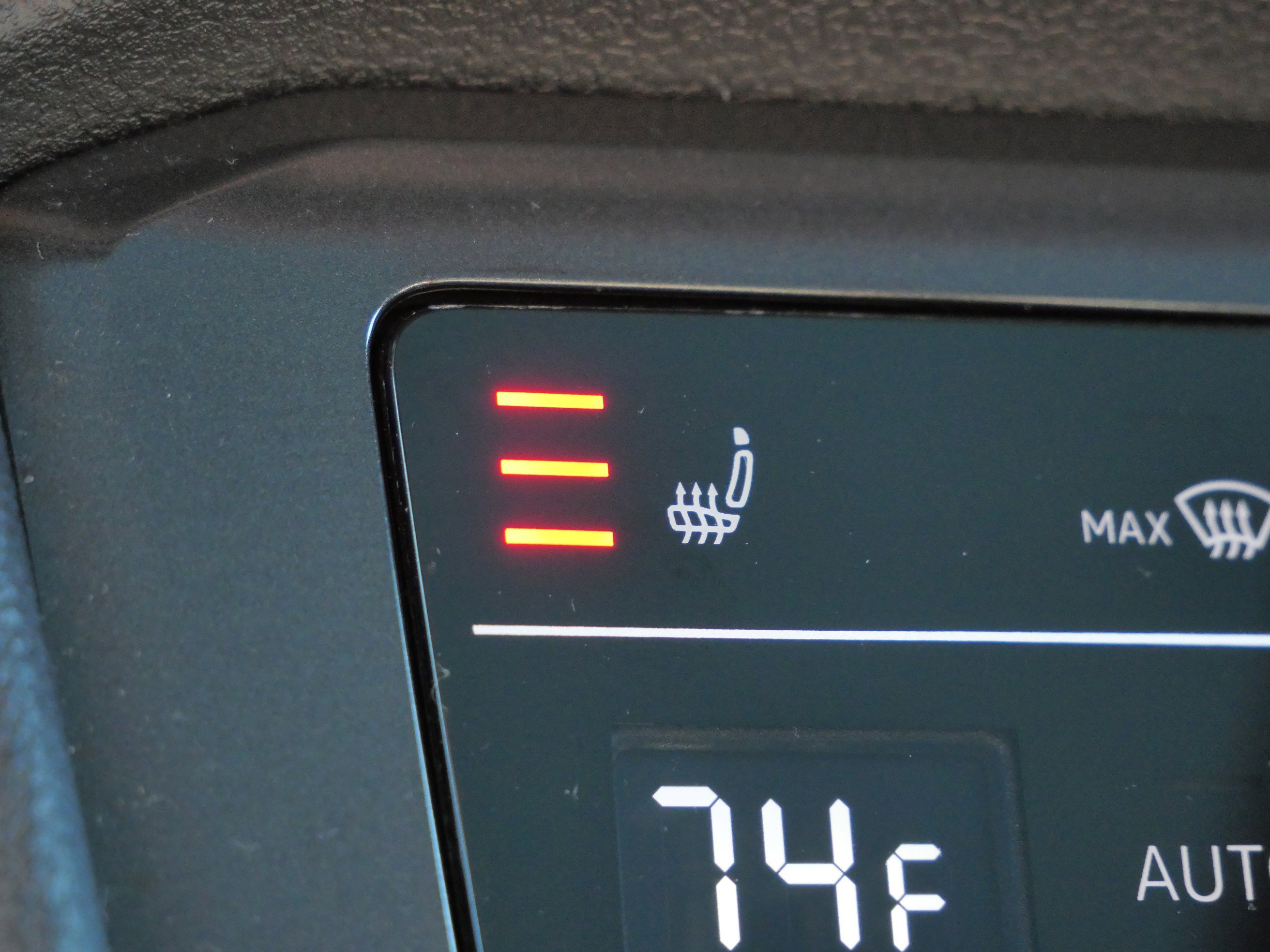 Certified 2023 Volkswagen Tiguan SE R-Line image 31