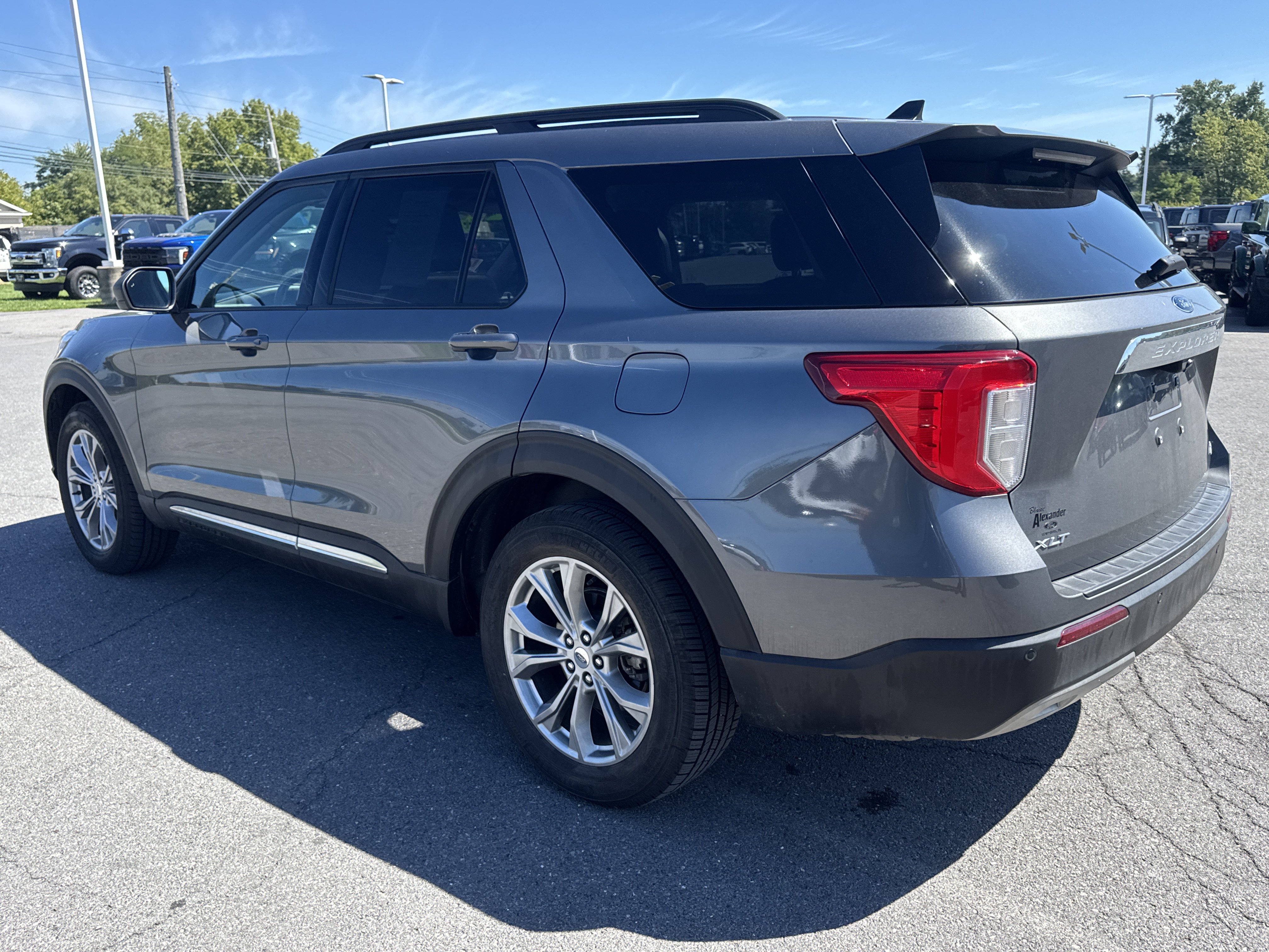 Used 2022 Ford Explorer XLT w/ Equipment Group 202A AWD/4WD image 8