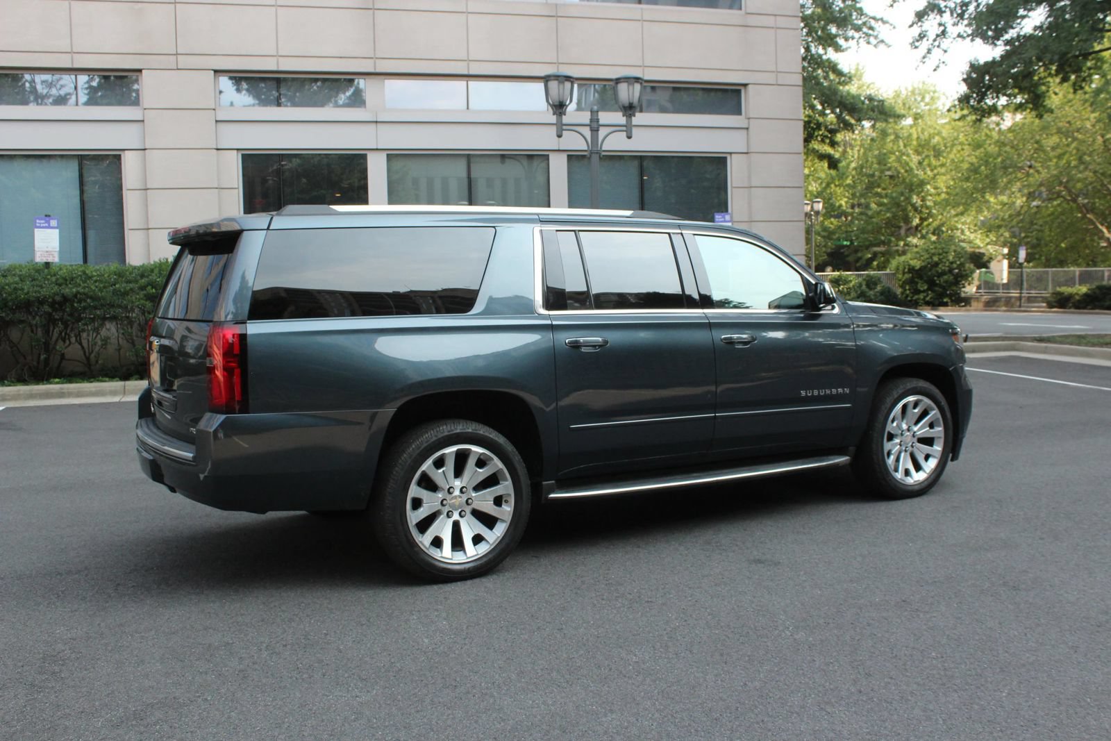Used 2019 Chevrolet Suburban Premier AWD/4WD image 7