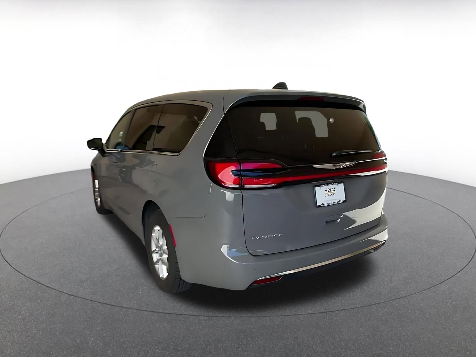 Used 2025 Chrysler Pacifica Select FWD image 11