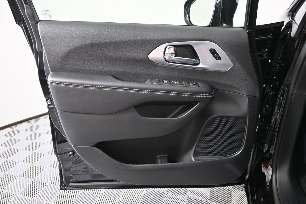 New 2026 Chrysler Pacifica Limited image 20