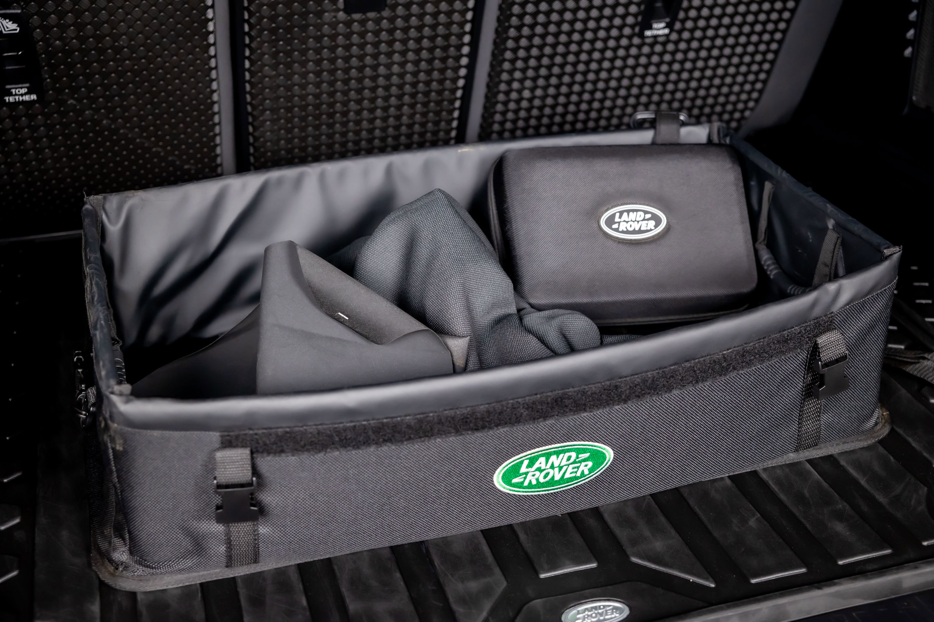 Used 2024 Land Rover Defender 110 X-Dynamic SE image 40