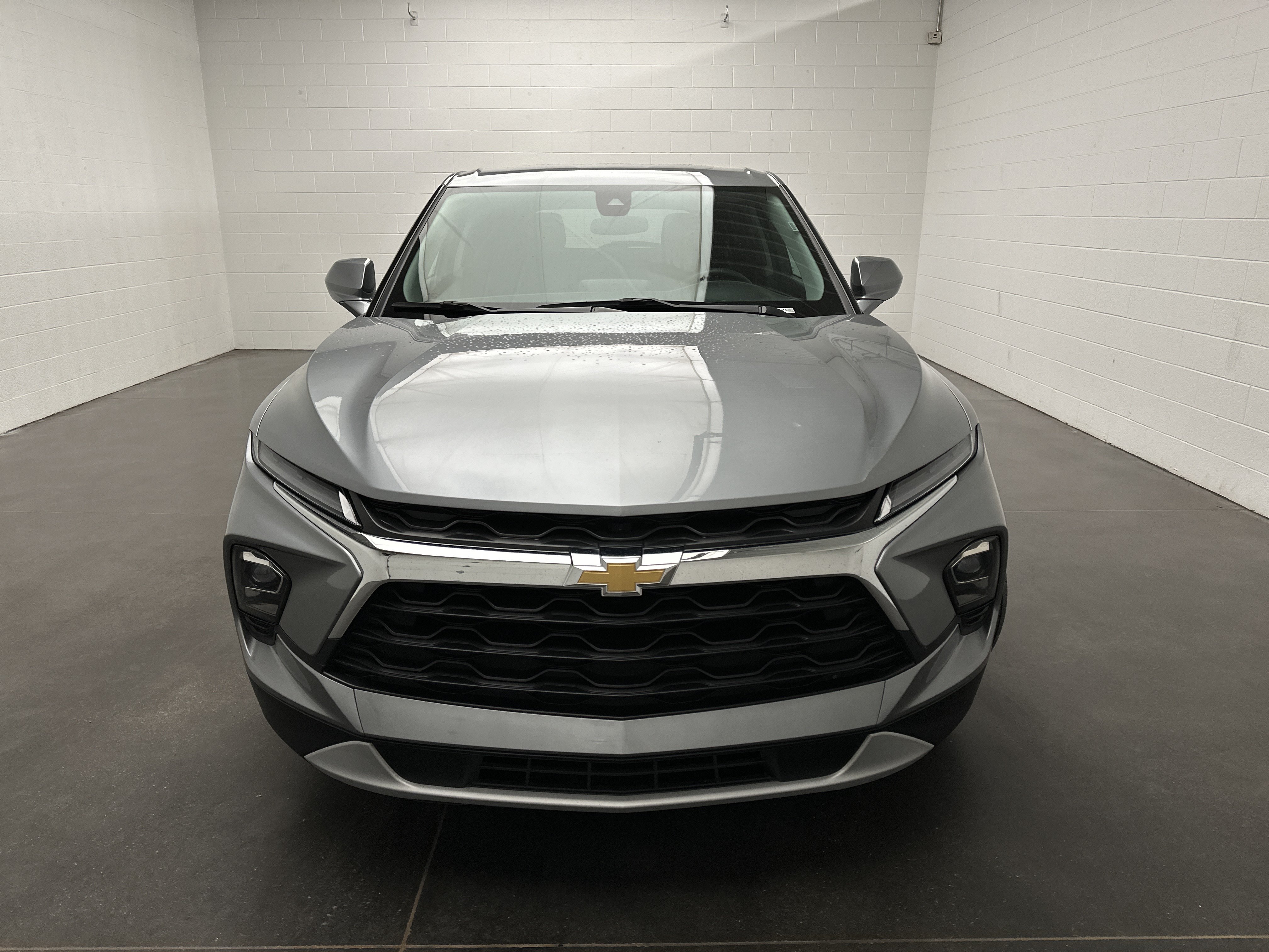 Used 2025 Chevrolet Blazer LT FWD image 3