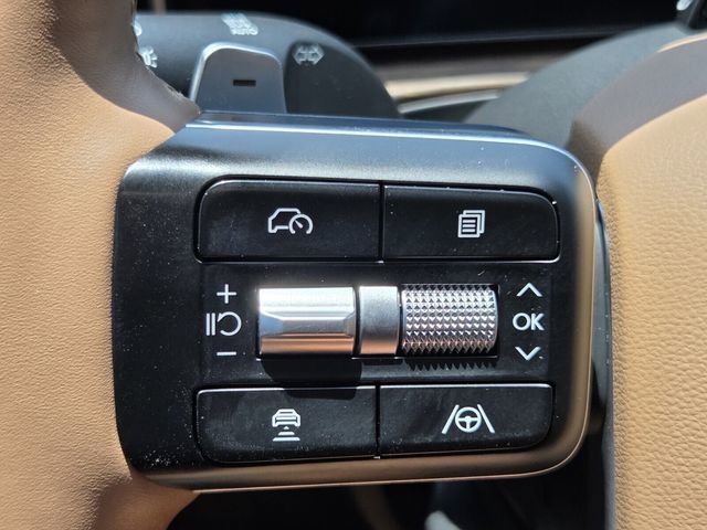 Used 2025 Hyundai Santa Fe Limited FWD image 25