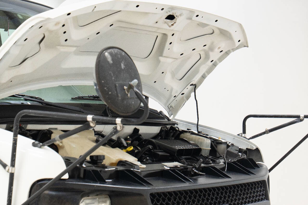 Used 2004 Chevrolet Express 3500 3500 2dr Commercial/Cutaway/Ch w/ School Bus Package image 75