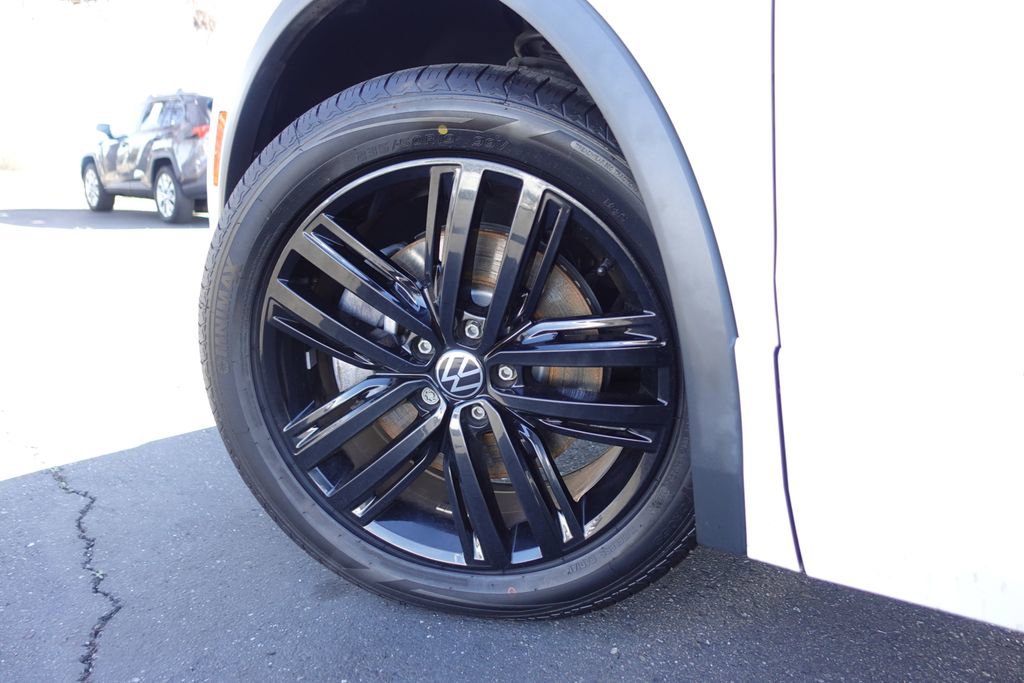 Used 2022 Volkswagen Tiguan SE R-Line image 10