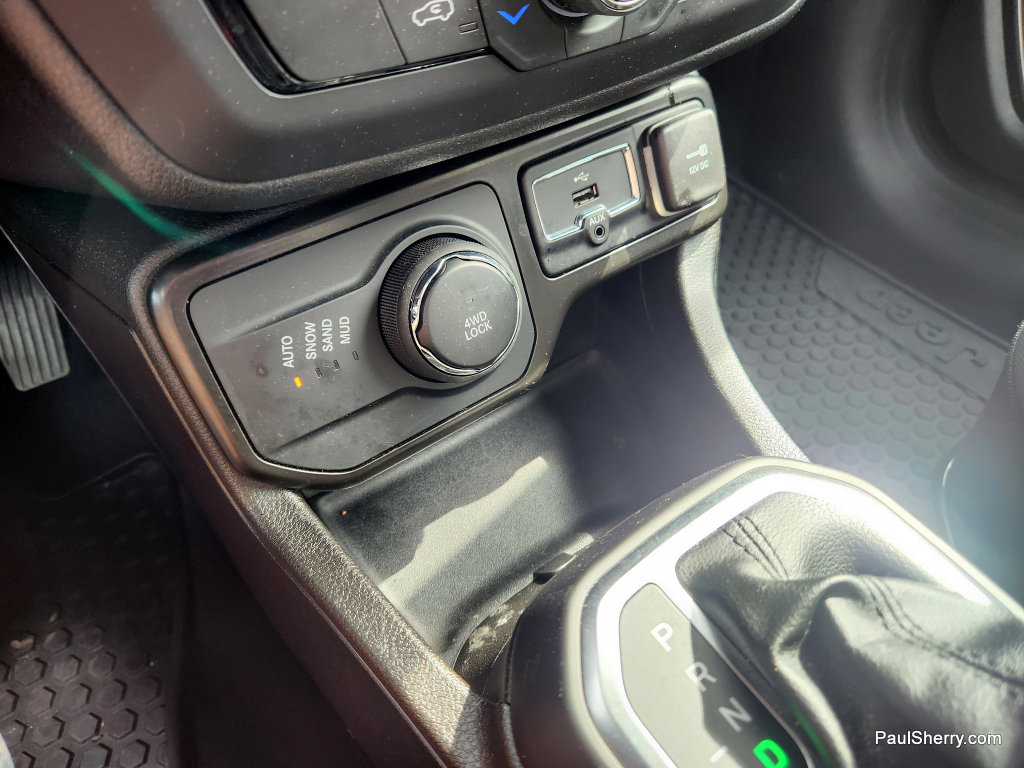 Used 2023 Jeep Renegade Latitude w/ Premium Group AWD/4WD image 37