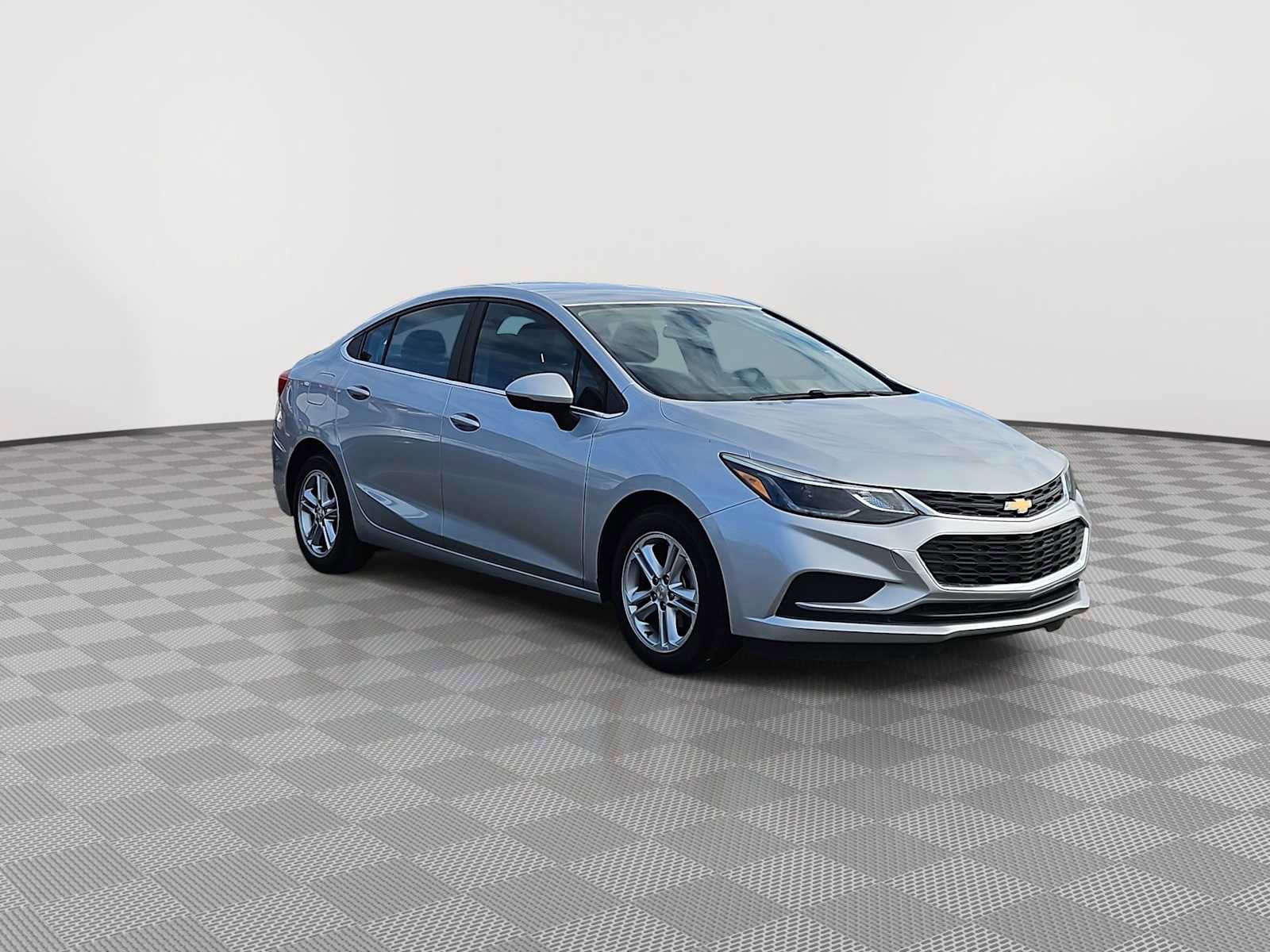 Used 2017 Chevrolet Cruze LT w/ Convenience Package image 2