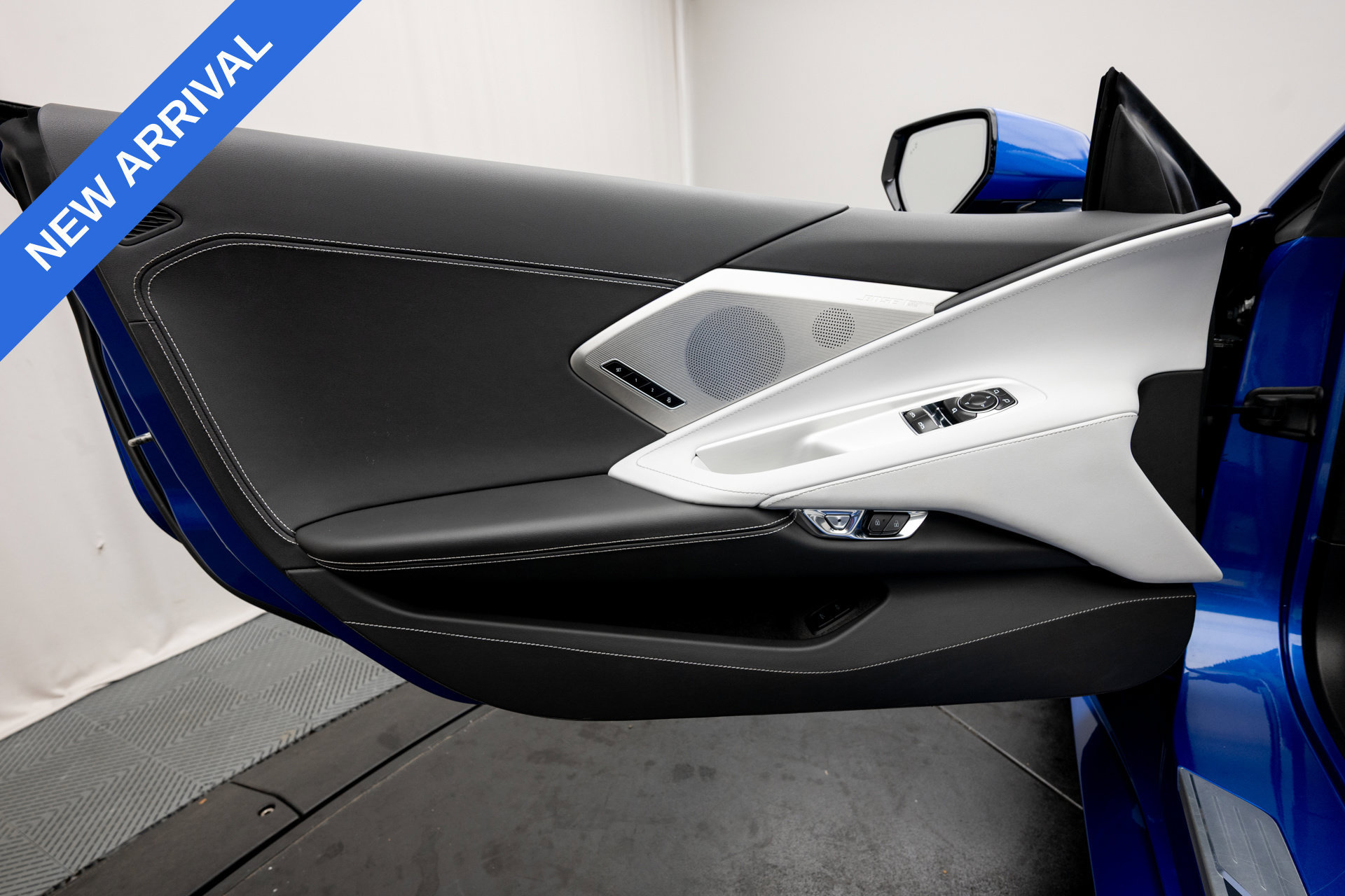 Used 2020 Chevrolet Corvette Stingray Preferred Cpe w/ 2LT Preferred Equipment Group RWD image 32