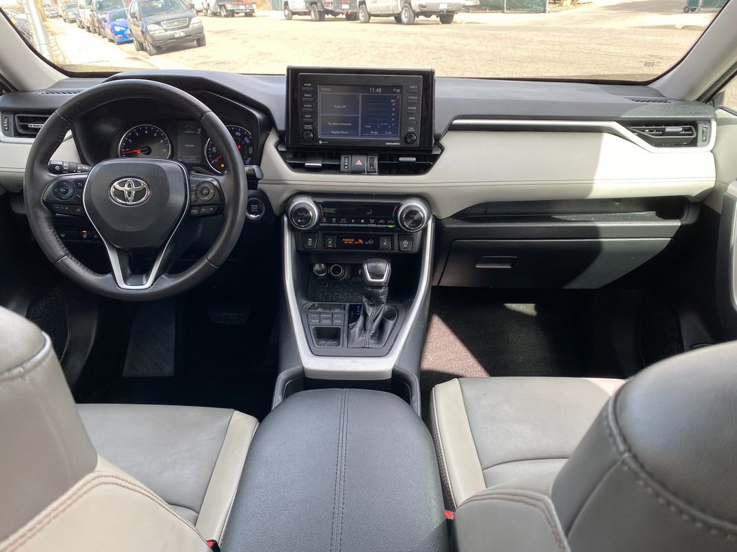Used 2021 Toyota RAV4 XLE Premium image 15
