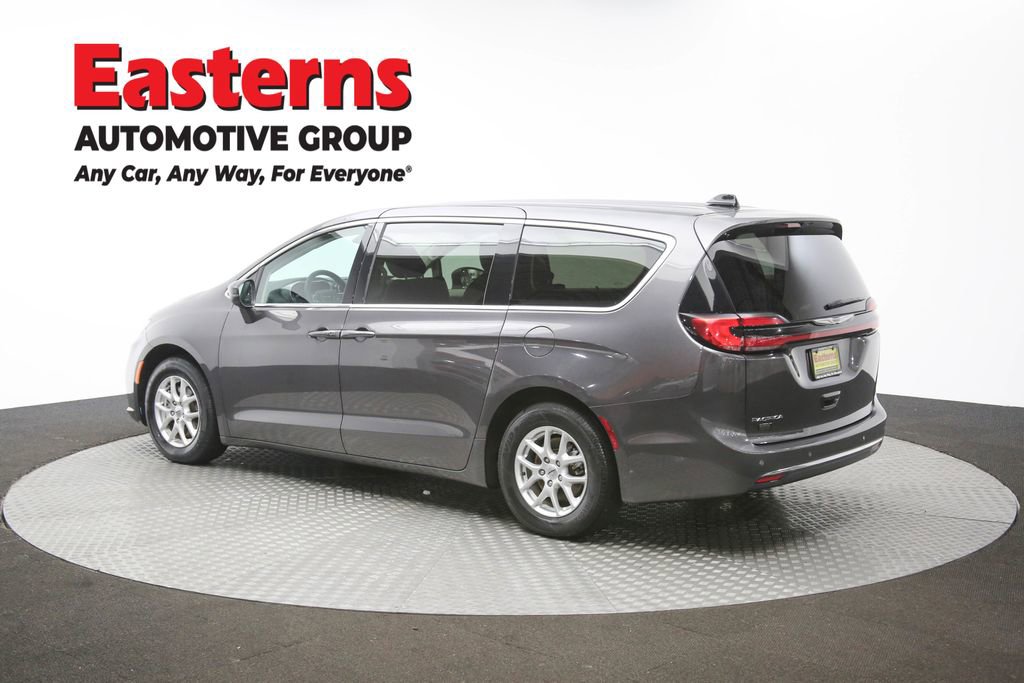 Used 2023 Chrysler Pacifica Touring-L image 62