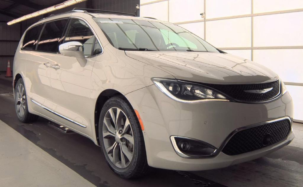 Used 2017 Chrysler Pacifica Limited w/ UConnect Theater Package