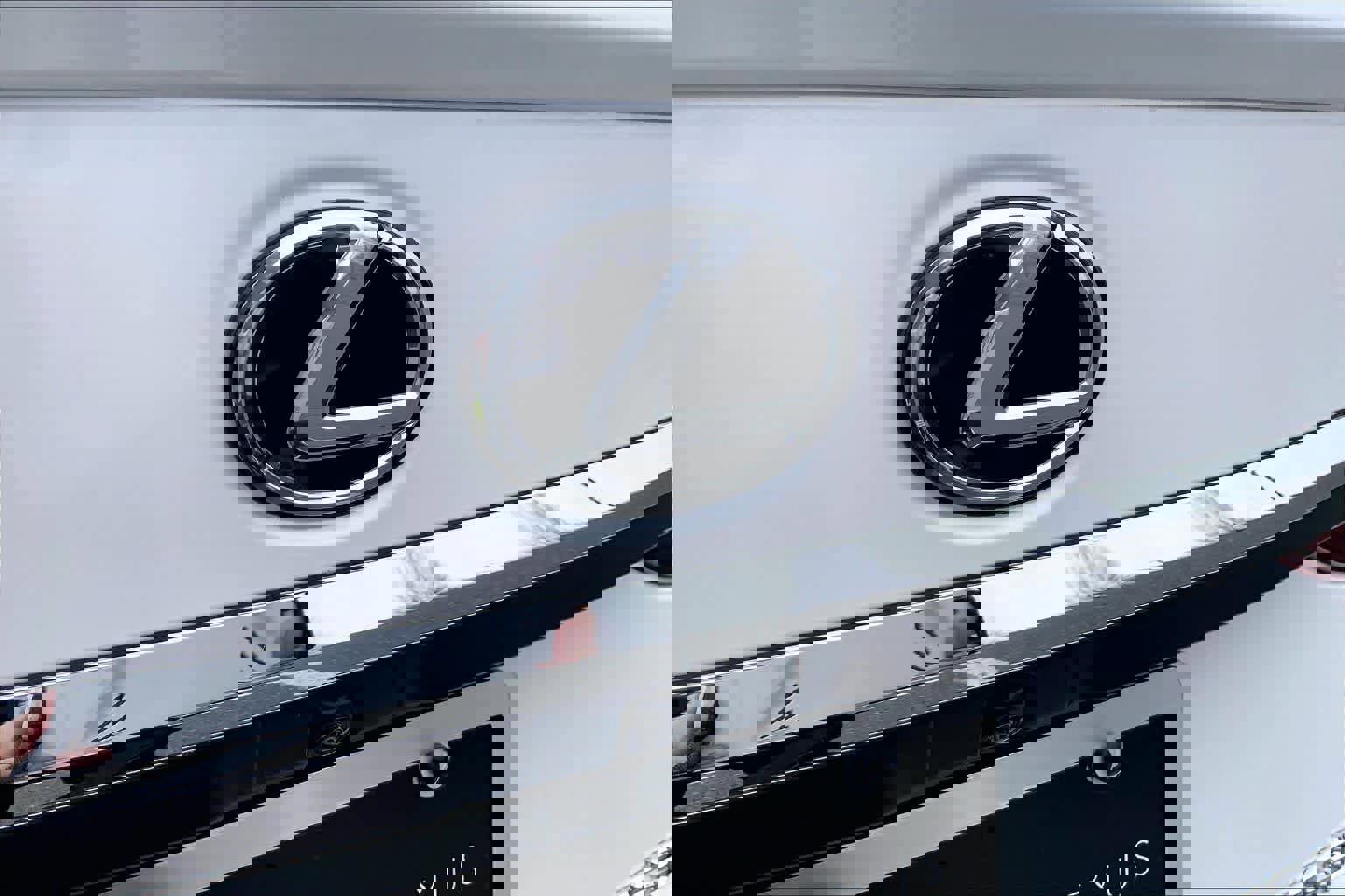 Certified 2025 Lexus ES 300h ES 300h w/ Premium Package image 31