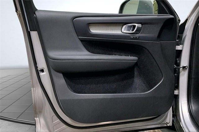 Certified 2023 Volvo XC40 B5 Core w/ Convenience Package image 24