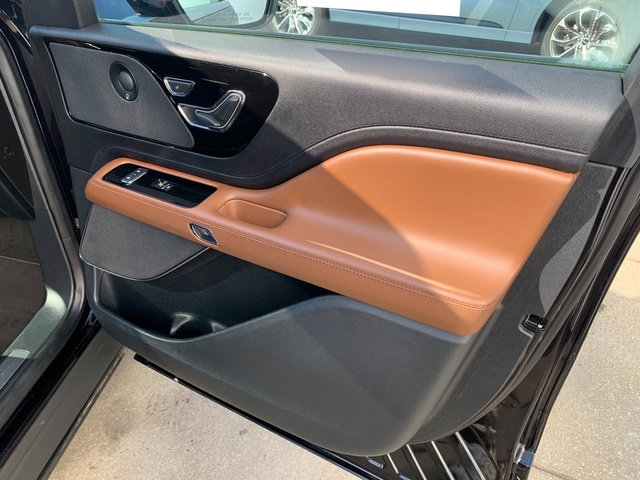 Used 2020 Lincoln Aviator Reserve w/ Elements Package Plus AWD/4WD image 14