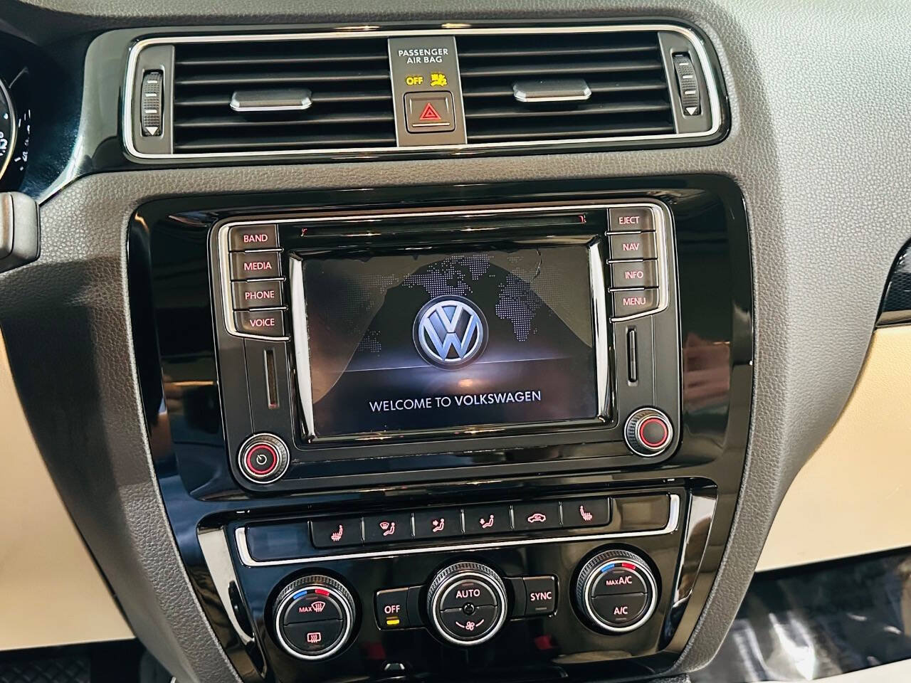 Used 2017 Volkswagen Jetta SEL Premium FWD image 12