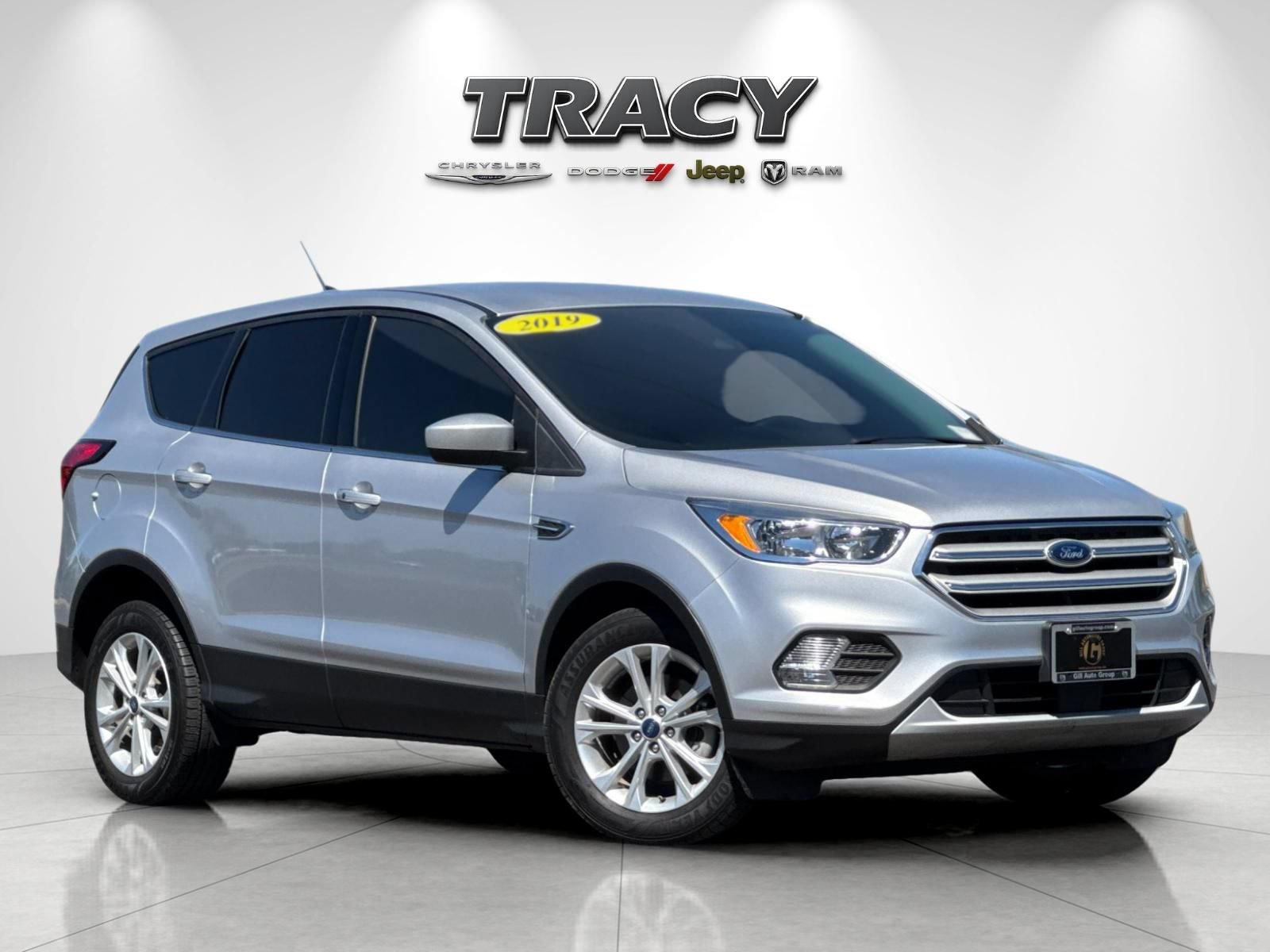 Used 2019 Ford Escape SE FWD image 2