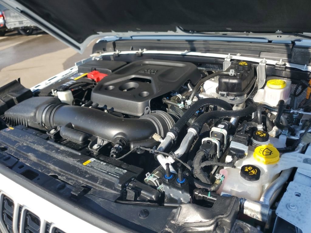 Used 2025 Jeep Wrangler Unlimited Sahara w/ Safety Group image 35