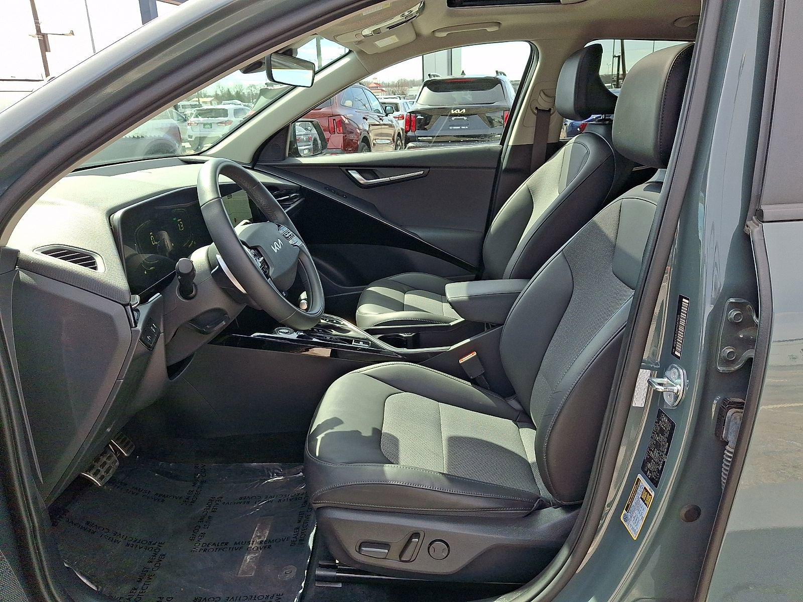 Used 2023 Kia Niro EX Touring image 14