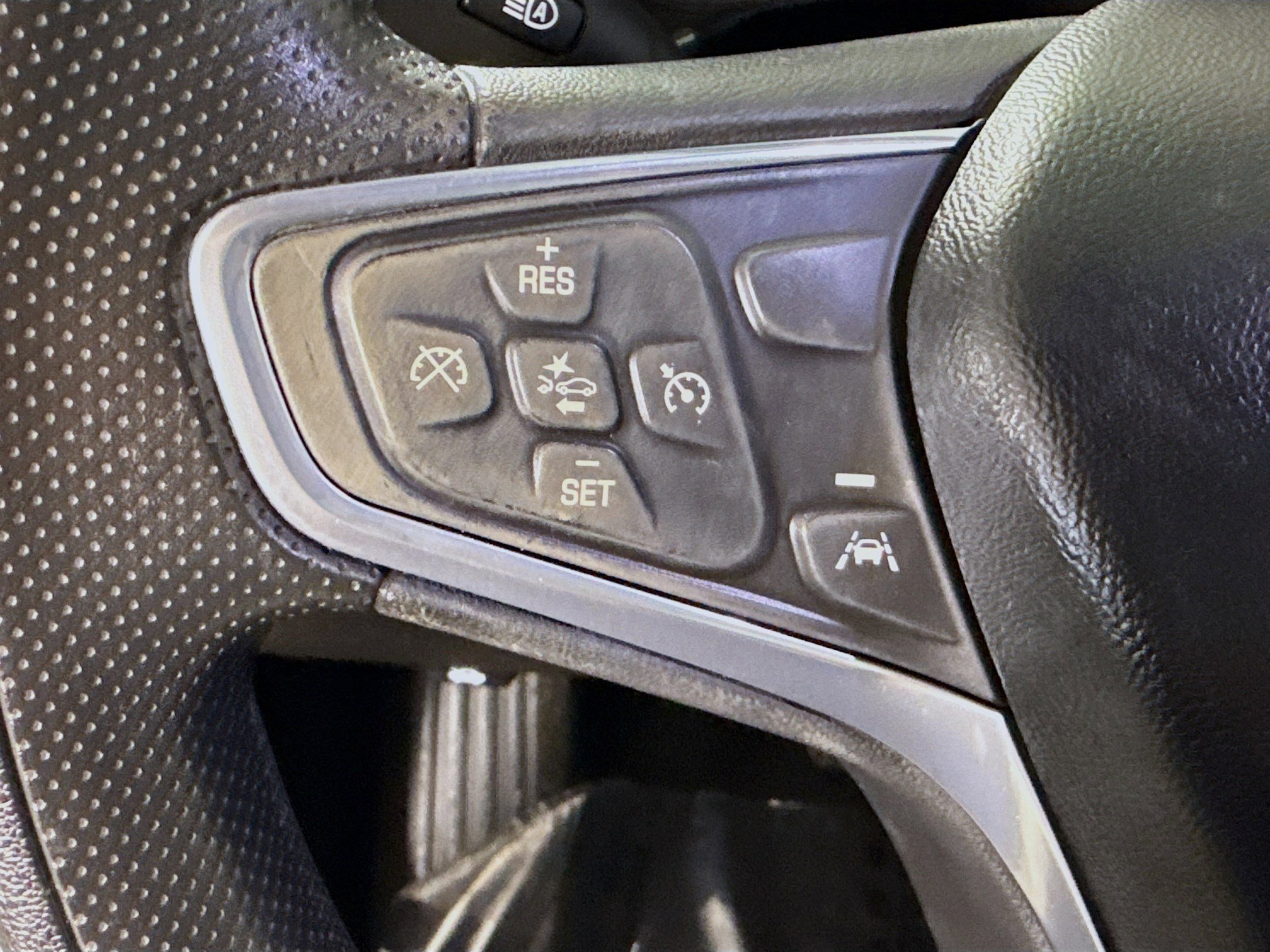 Used 2022 Chevrolet Equinox LS w/ LS Convenience Package image 14