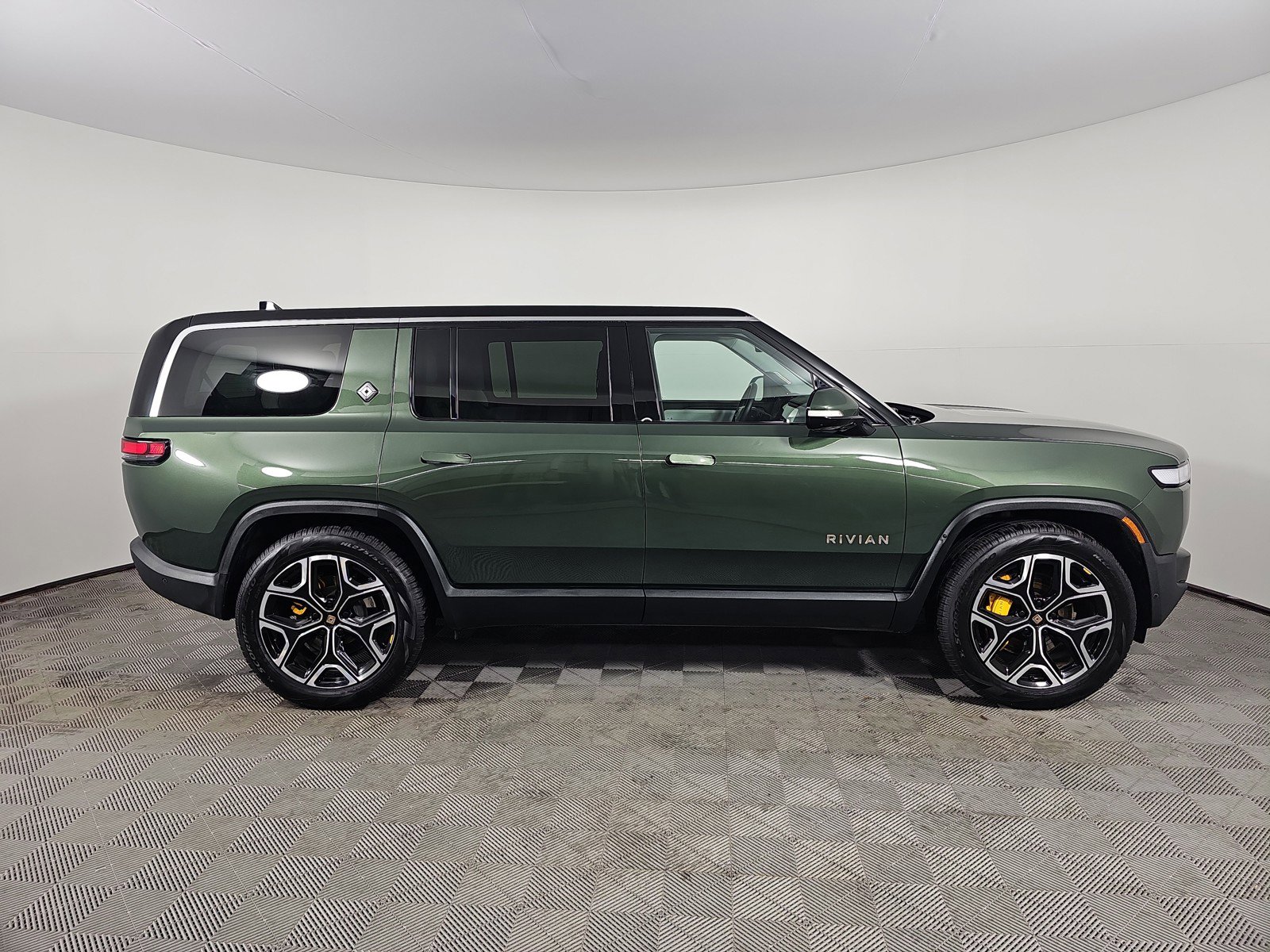 Used 2023 Rivian R1S Adventure AWD/4WD image 6