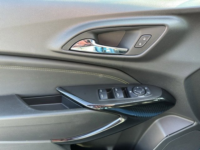 Certified 2025 Chevrolet Trax LT w/ Driver Confidence Package image 3